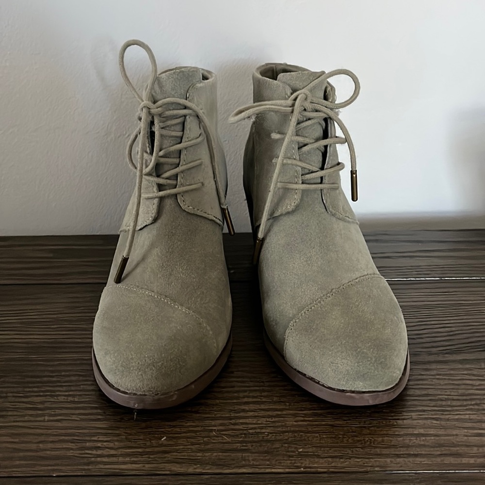 NWOT - Toms Lace Up Booties - W 7.5 - Green